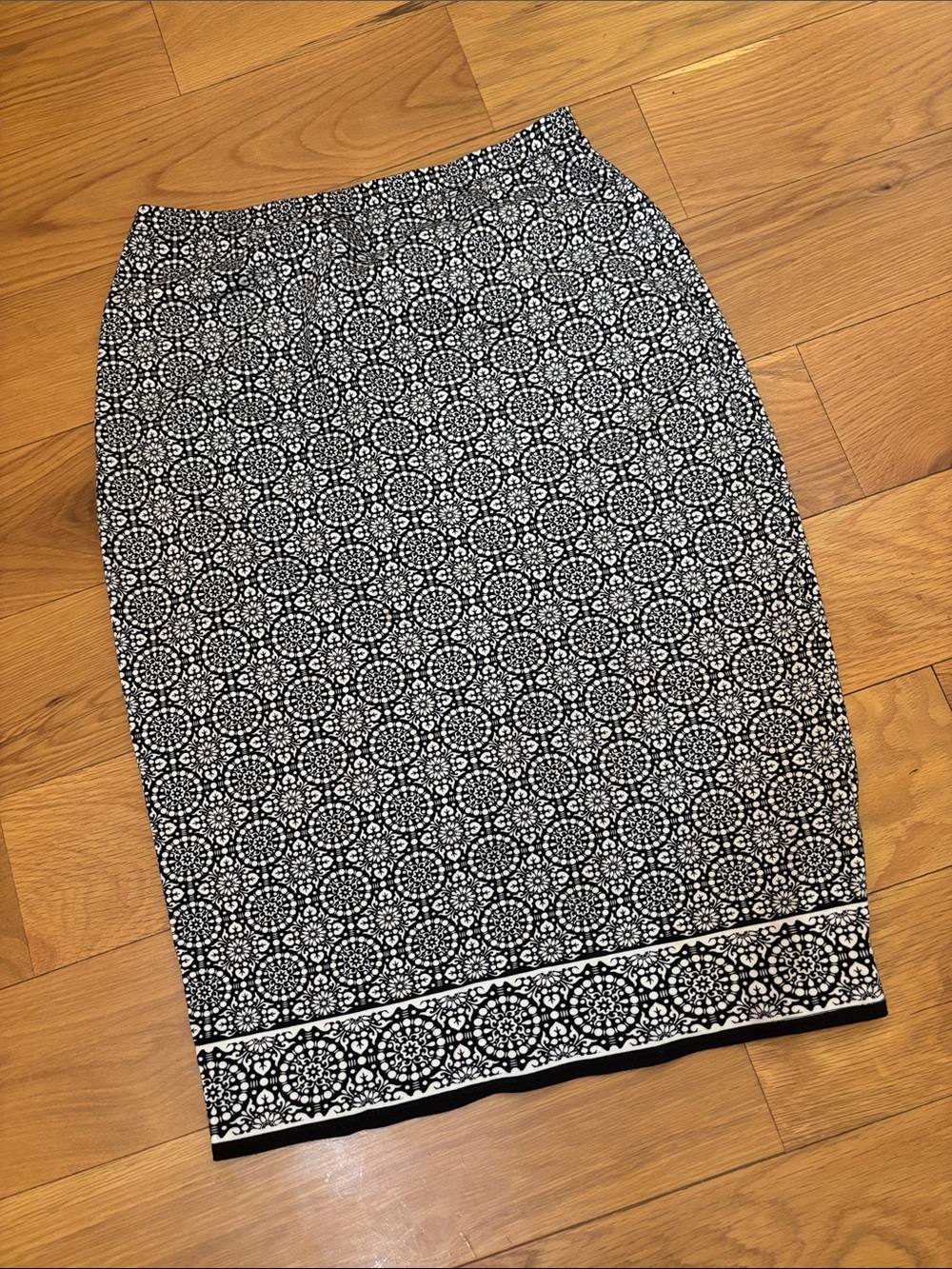 Max Studio Black & White Patterned Pencil Skirt Size Small